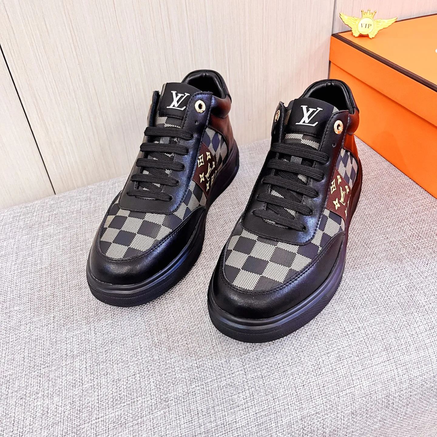 Men's shoes 💰 440 men's shoes 💰 [ LV ] 🔥 Louis Vuitton, high-end men's shoes brand official website 1:1 latest masterpiece: uppers are made of Italian imported first-layer cowhide with comfortable and breathable lining ➕ original non-slip and wear-resistant outsole 🔥, making walking more convenient and comfortable! An exclusive new model, a stunning work, a beautiful 1:1 replica [color] compared to the official quality! Create a fashionable personality to set off your uniqueness! A must-have for trendy men! Classic 🔥Size: 38-44 Color: 🔥 2⃣️colors available🔥.